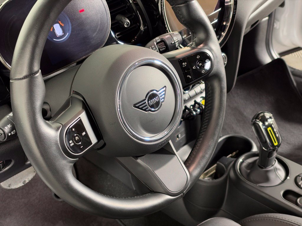 Used 2024 MINI Cooper SE FWD image 16