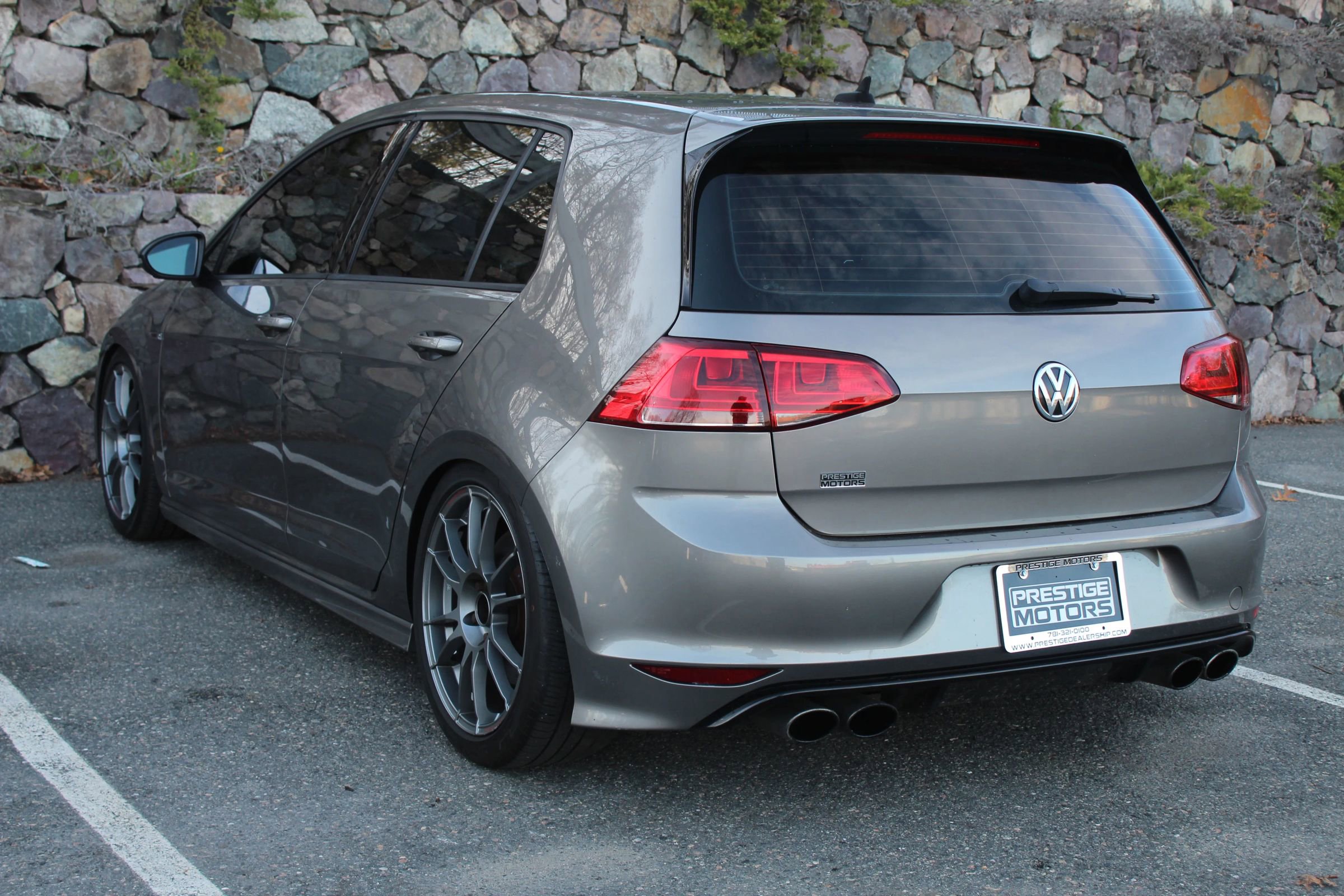 Used 2016 Volkswagen Golf 4-Door image 7