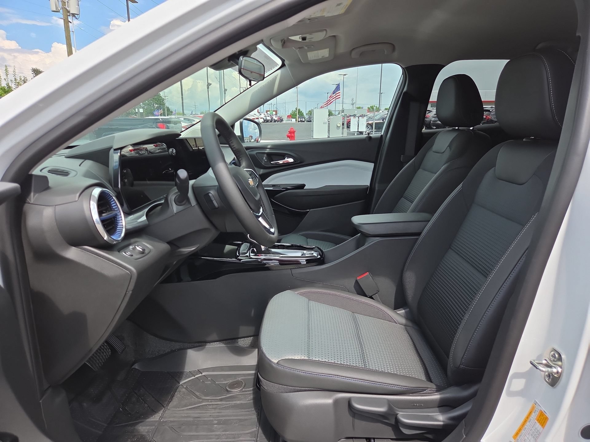 New 2026 Chevrolet Trax LT w/ Driver Confidence Package FWD image 10