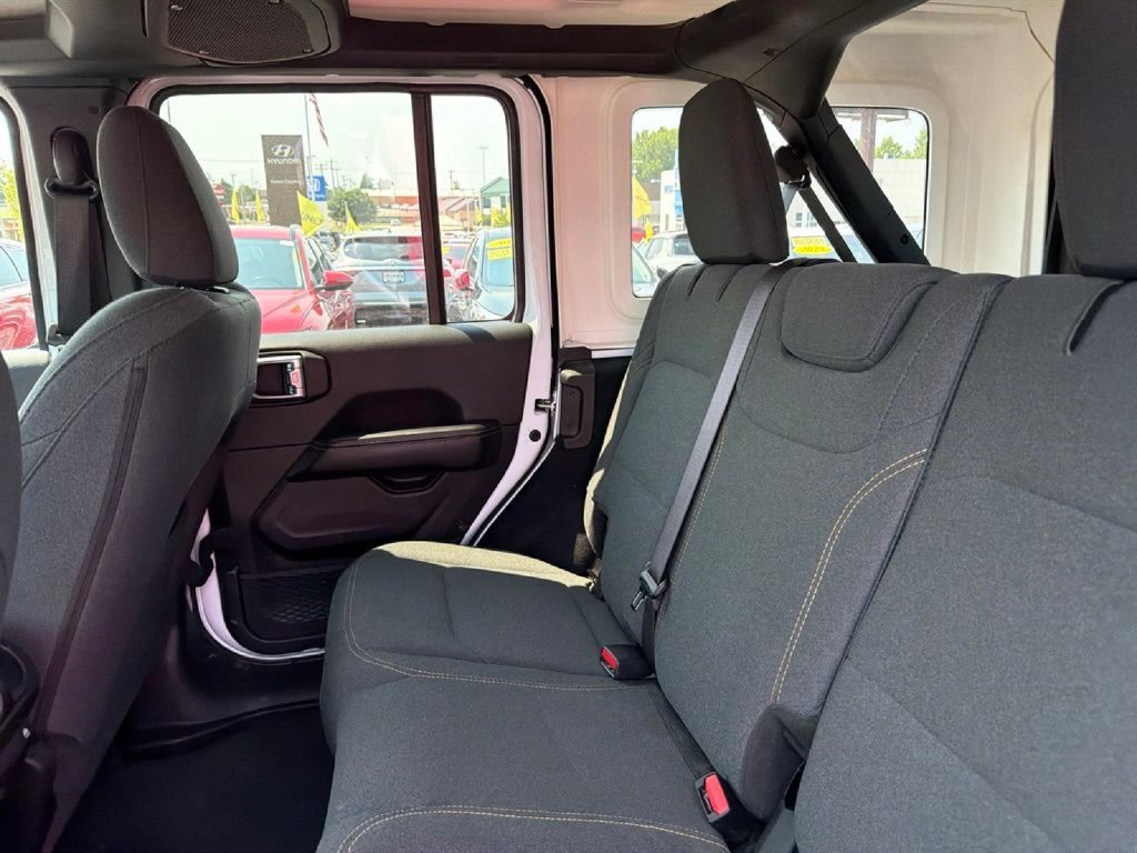 Used 2025 Jeep Wrangler Unlimited Sahara AWD/4WD image 14