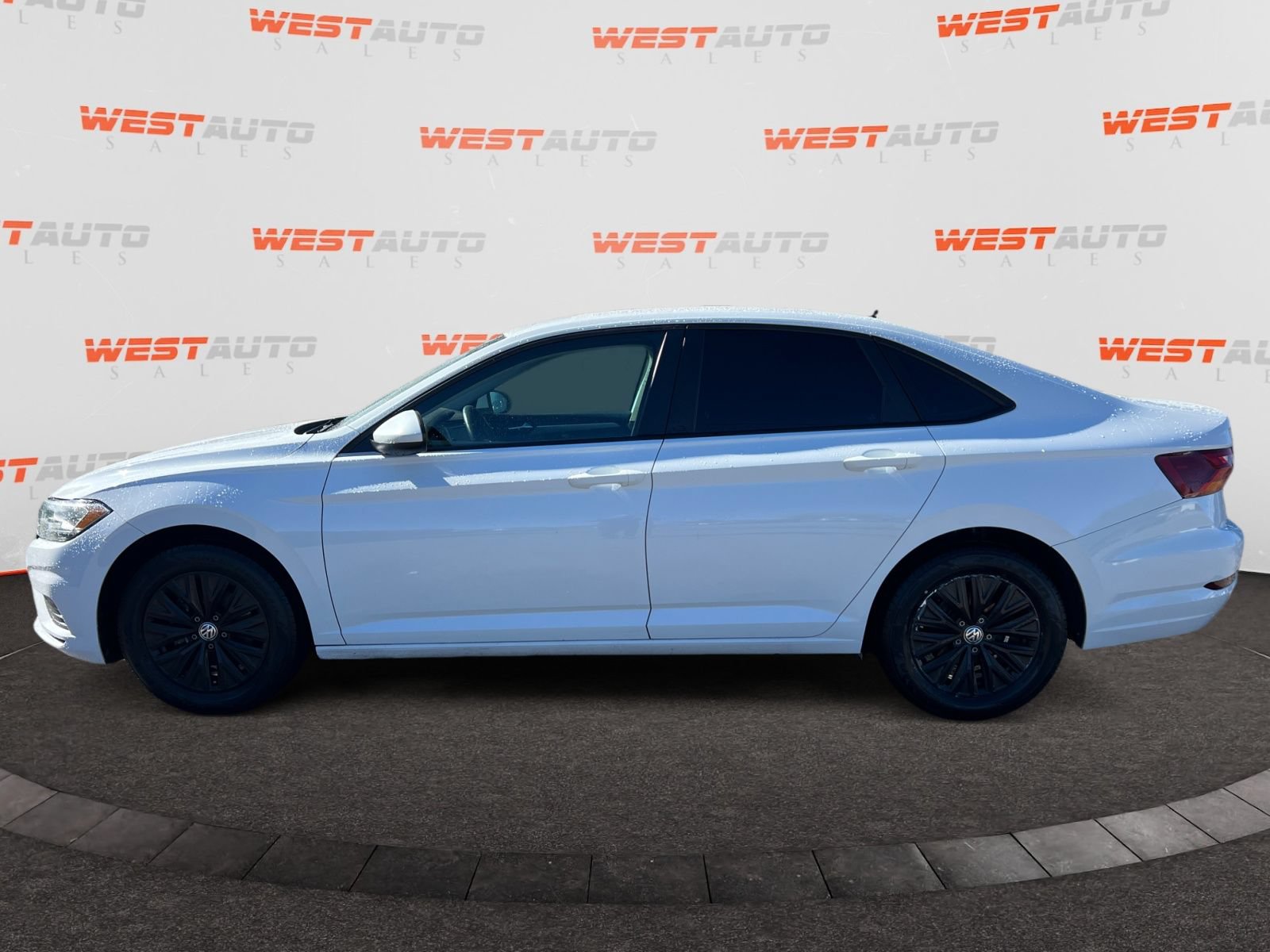 Used 2019 Volkswagen Jetta SE FWD image 2