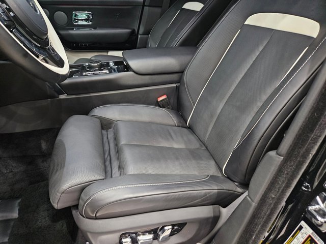 Used 2023 Rolls-Royce Cullinan w/ Interior Detailing Package image 14