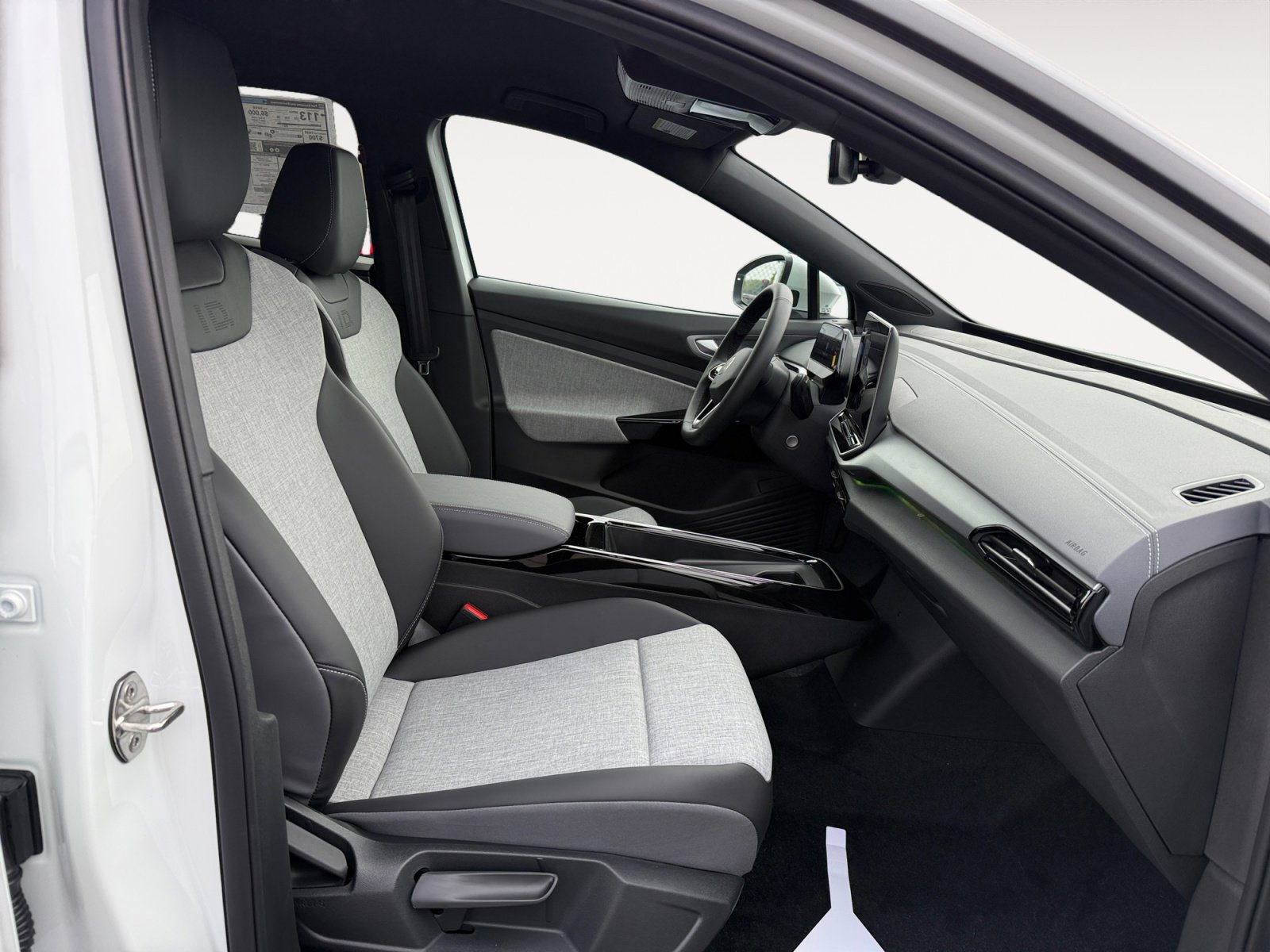 New 2025 Volkswagen ID.4 Pro RWD image 19