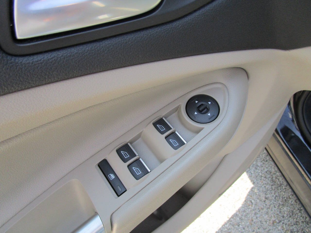 Used 2019 Ford Escape SE FWD image 10