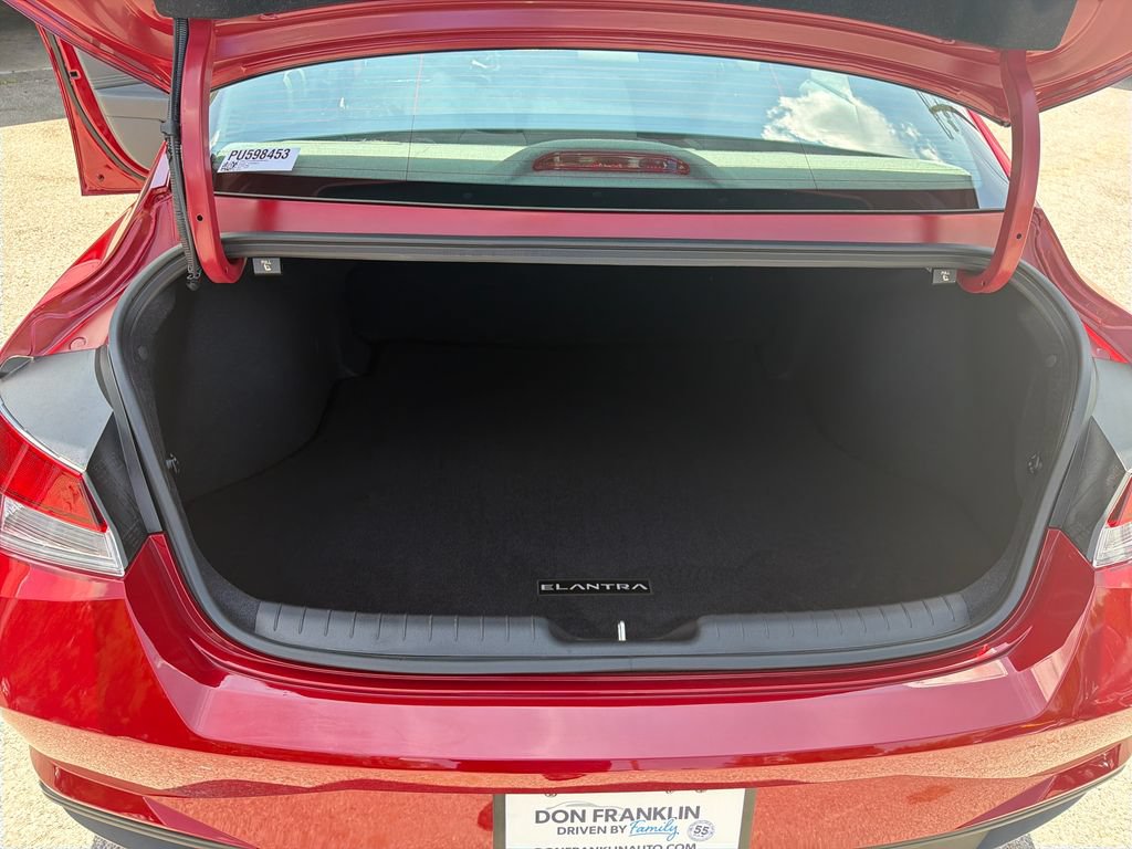 Used 2023 Hyundai Elantra SEL w/ Convenience Package FWD image 9