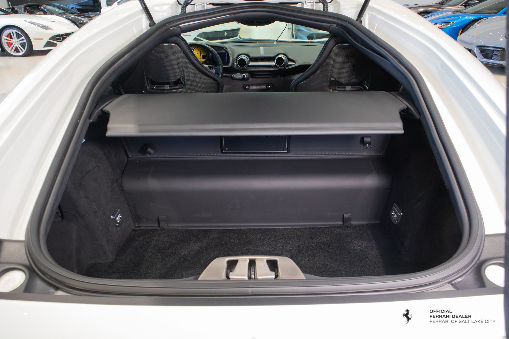 Used 2018 Ferrari 812 Superfast RWD image 5