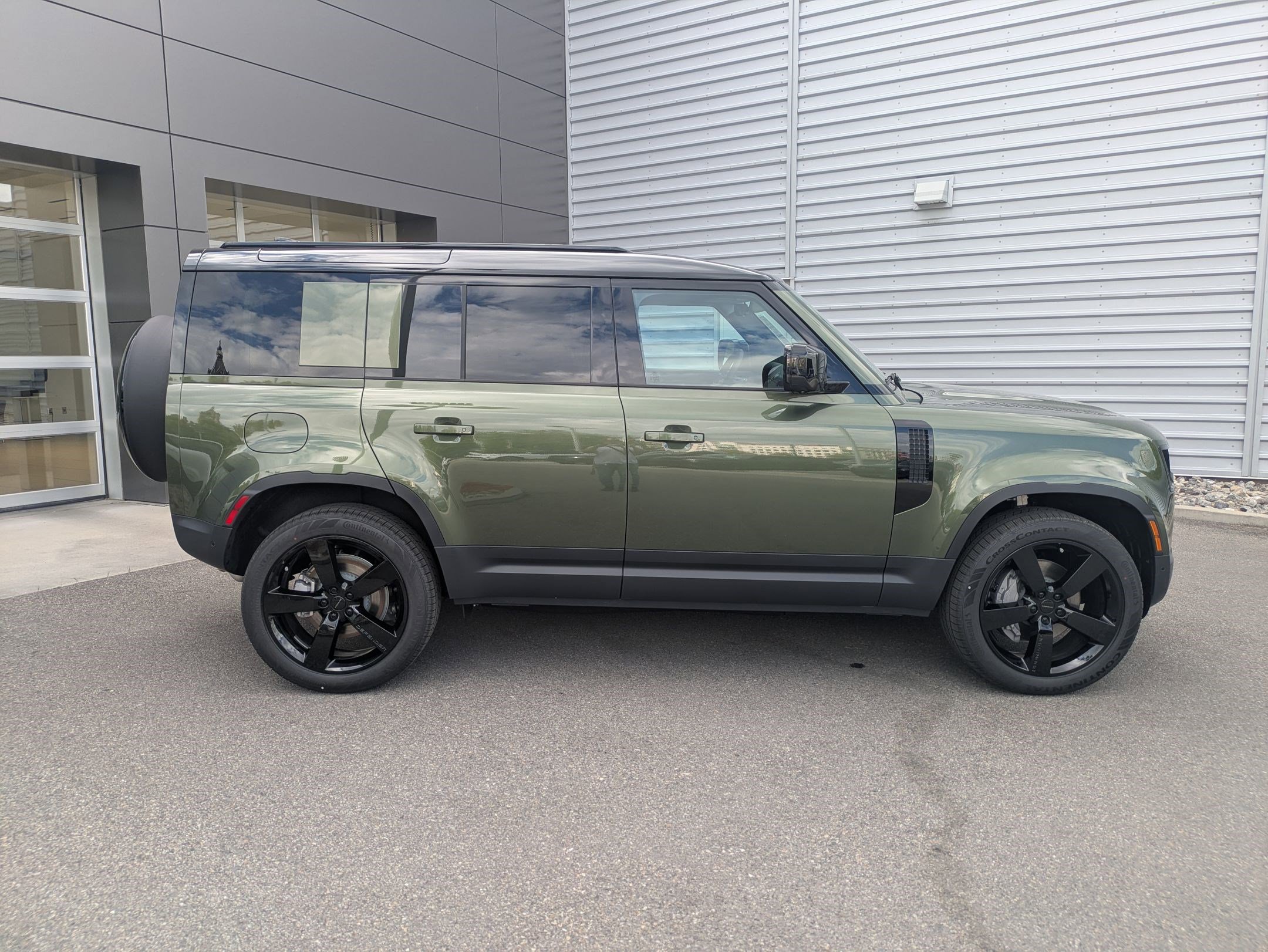 New 2026 Land Rover Defender 110 S AWD/4WD image 4