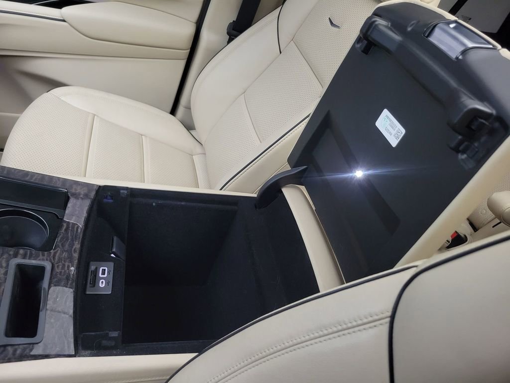 Used 2023 Cadillac Escalade Premium Luxury w/ Performance Package image 33