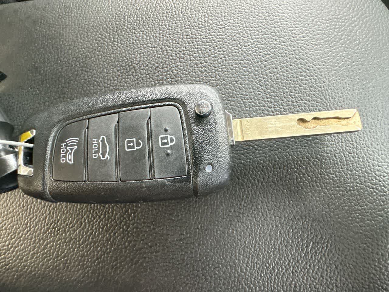 Used 2026 Hyundai Elantra SE FWD image 28