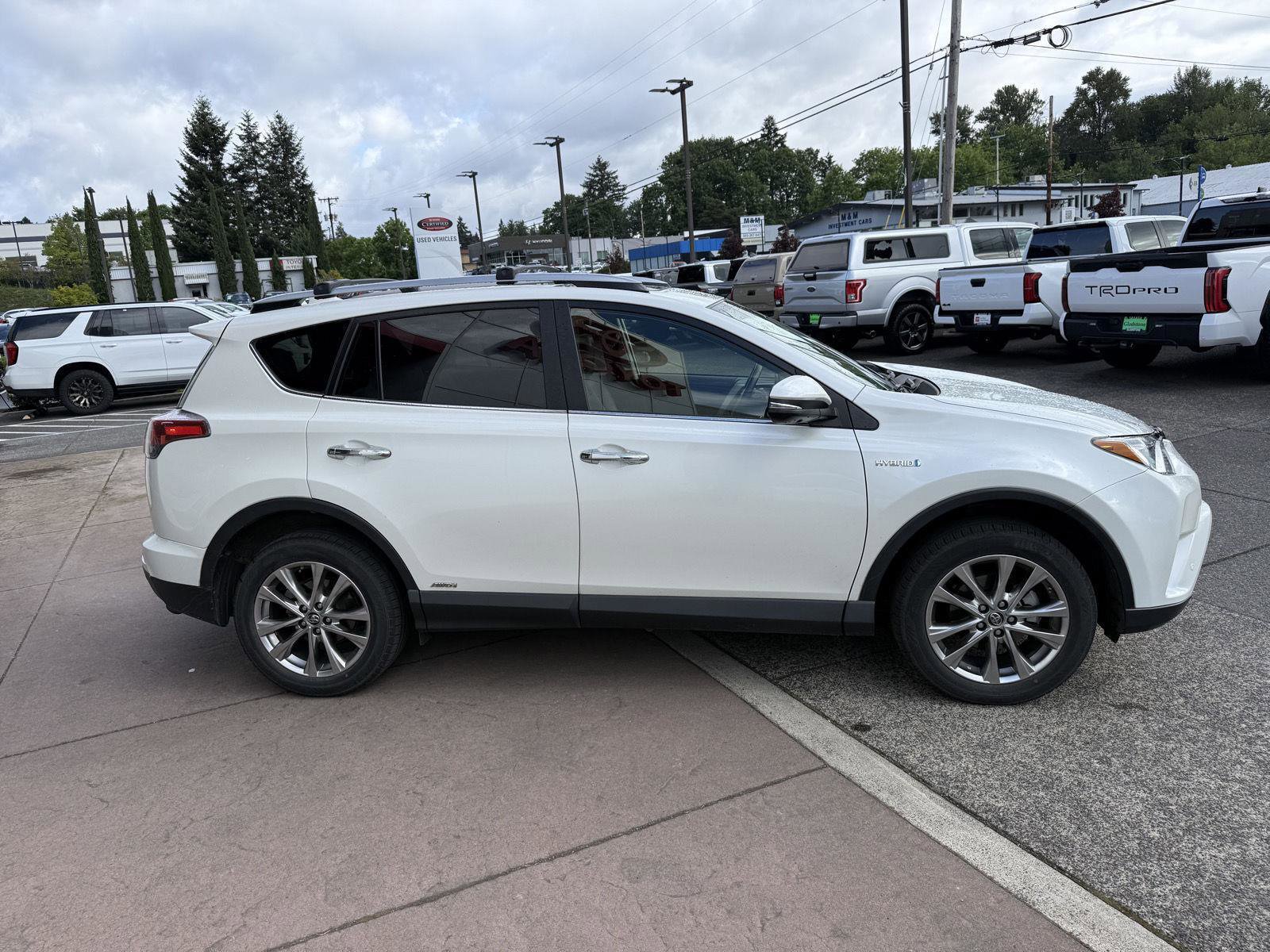 Used 2017 Toyota RAV4 Limited w/ Advanced Technology Package AWD/4WD image 8