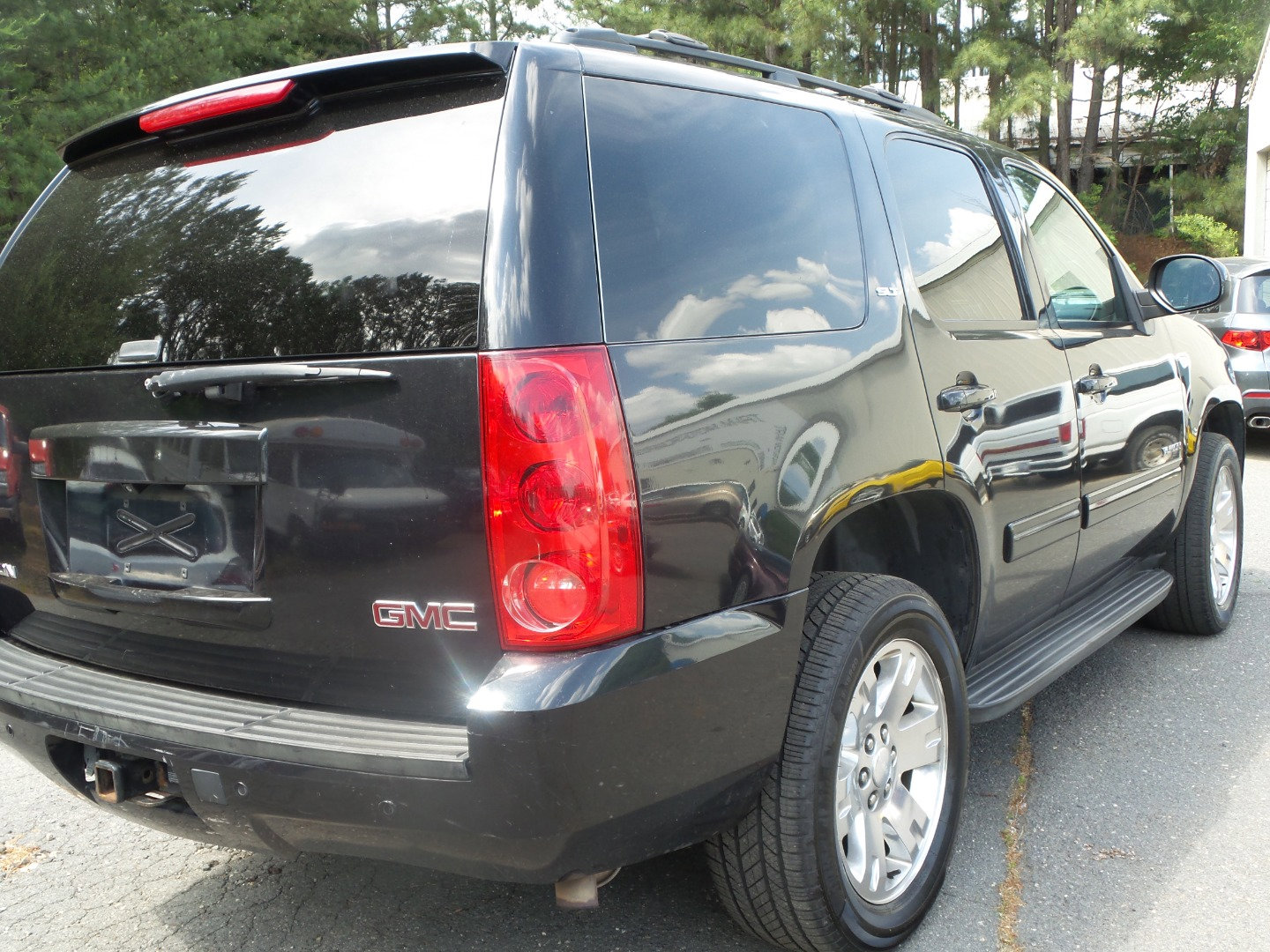 Used 2012 GMC Yukon SLT w/ SLT-2 Equipment Package image 5