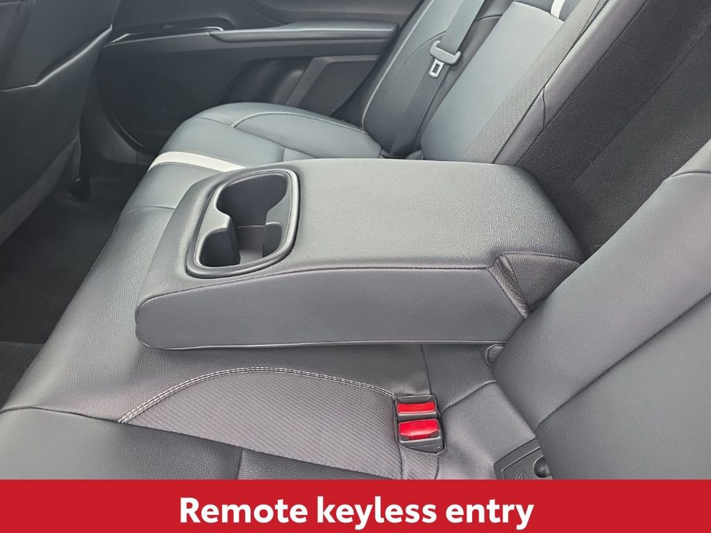 Used 2025 Toyota Camry SE image 17
