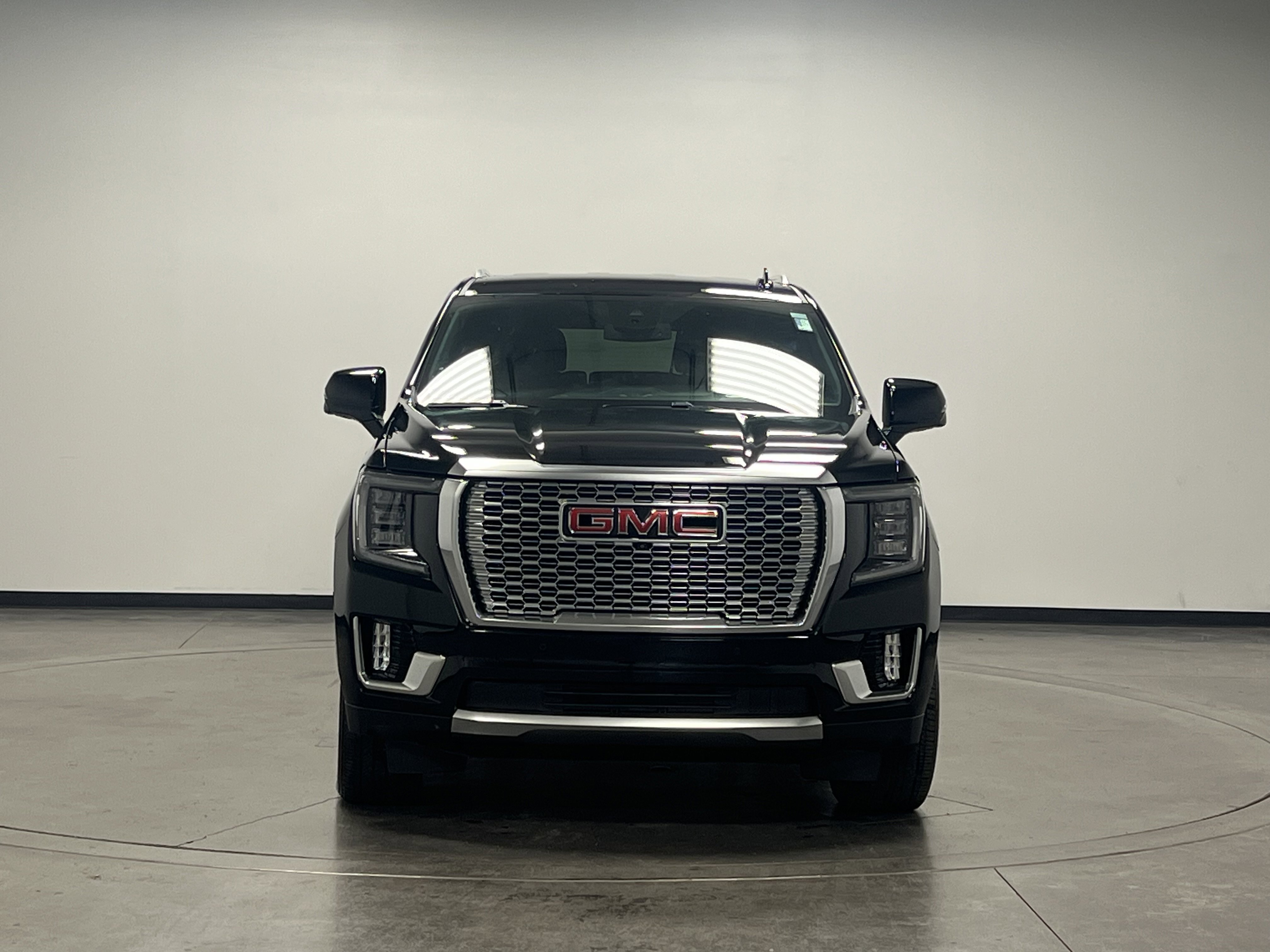 Used 2024 GMC Yukon XL Denali image 3