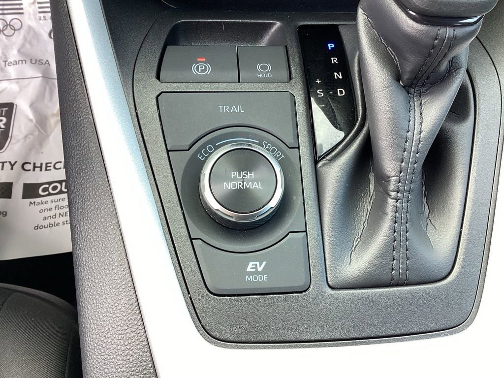 Used 2025 Toyota RAV4 XLE image 29