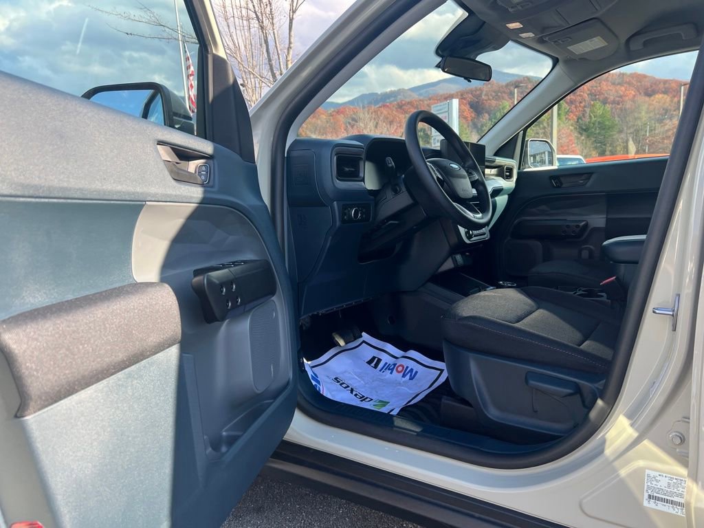 Used 2025 Ford Maverick XL image 14