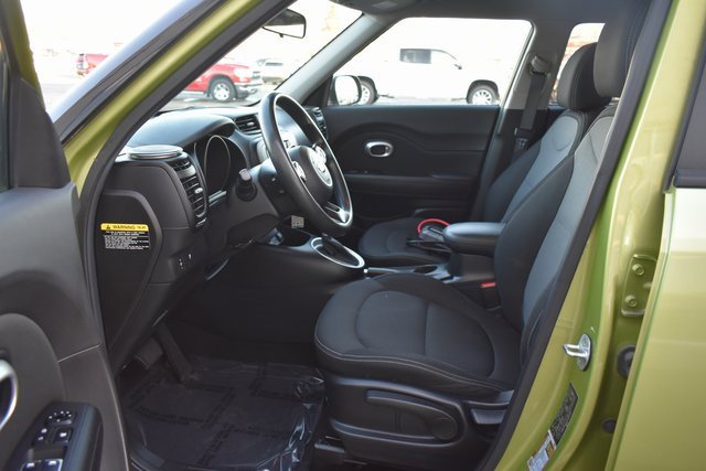 Used 2017 Kia Soul + image 13