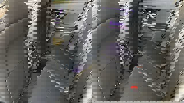 Used 2025 Mercedes-Benz GLC 300 4MATIC image 23