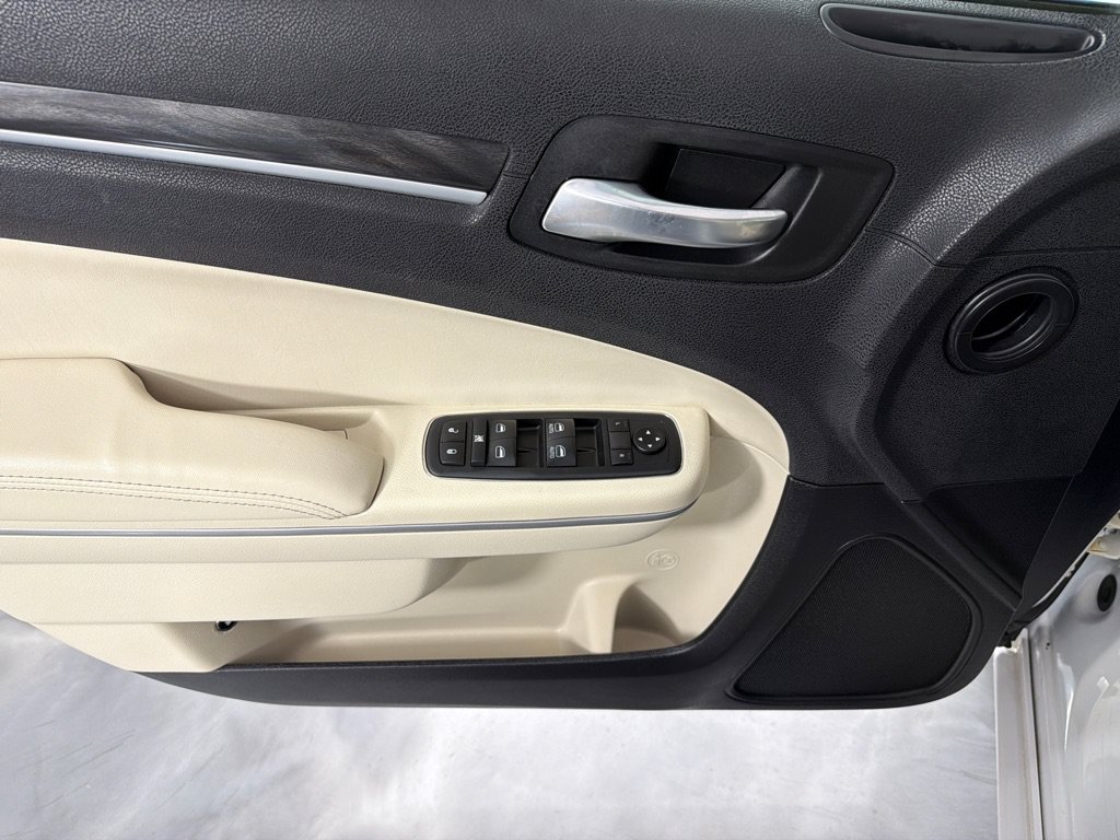Used 2019 Chrysler 300 Touring w/ Sport Appearance Package RWD image 9