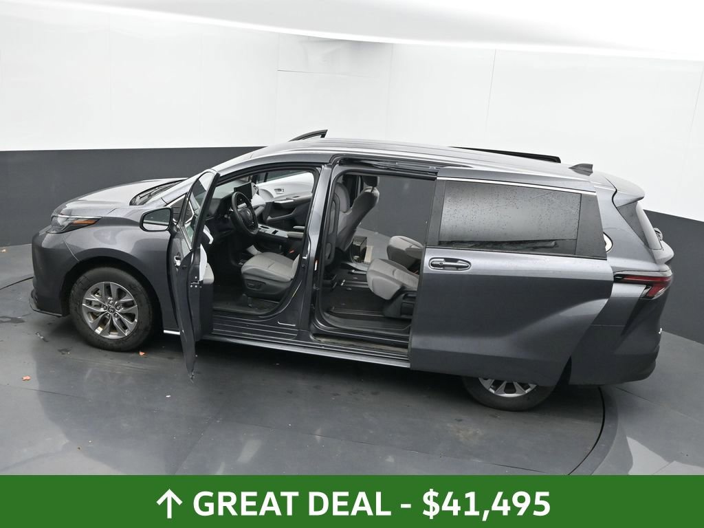 Used 2025 Toyota Sienna LE image 62