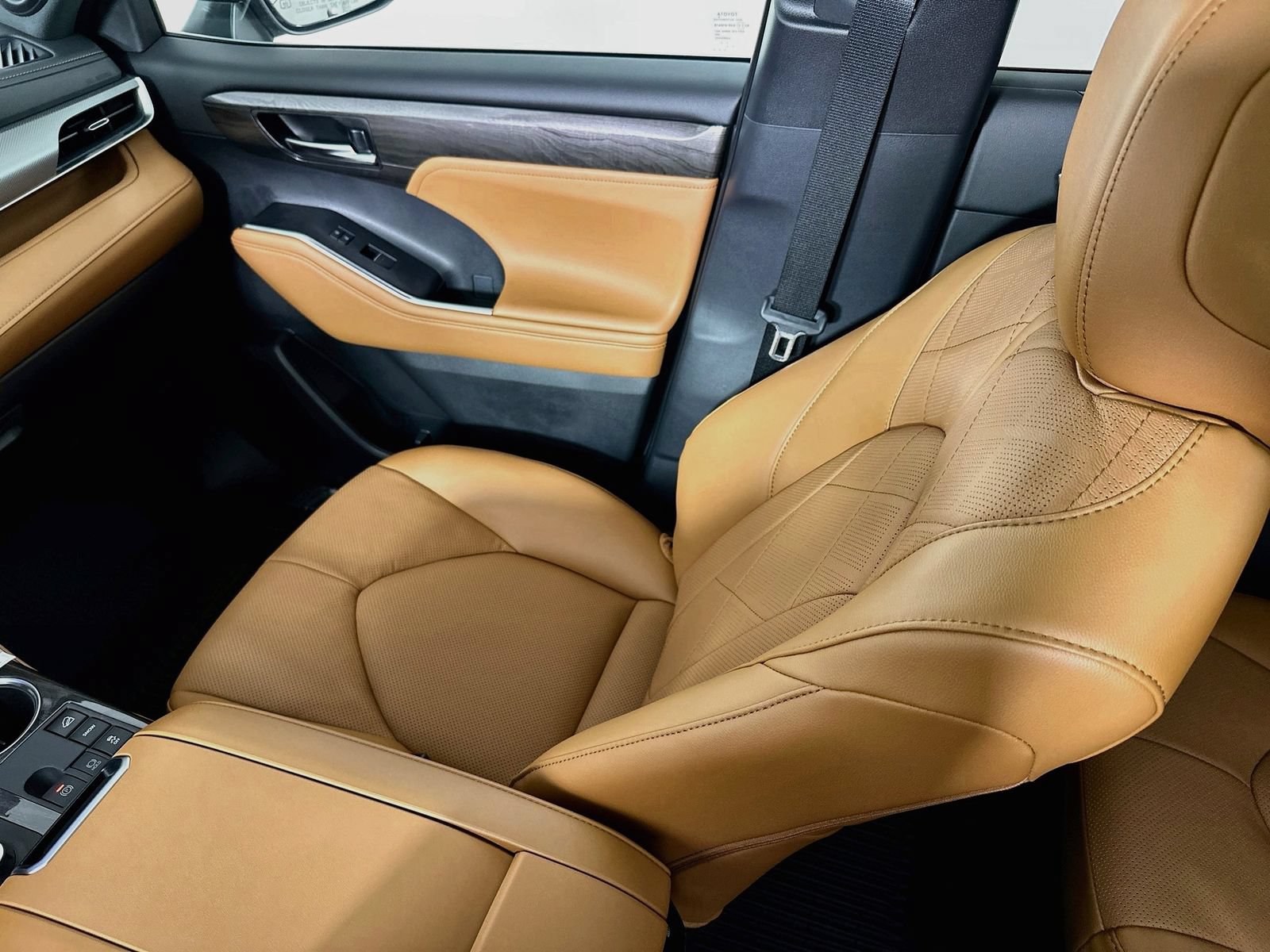 New 2026 Toyota Highlander Platinum AWD/4WD image 25