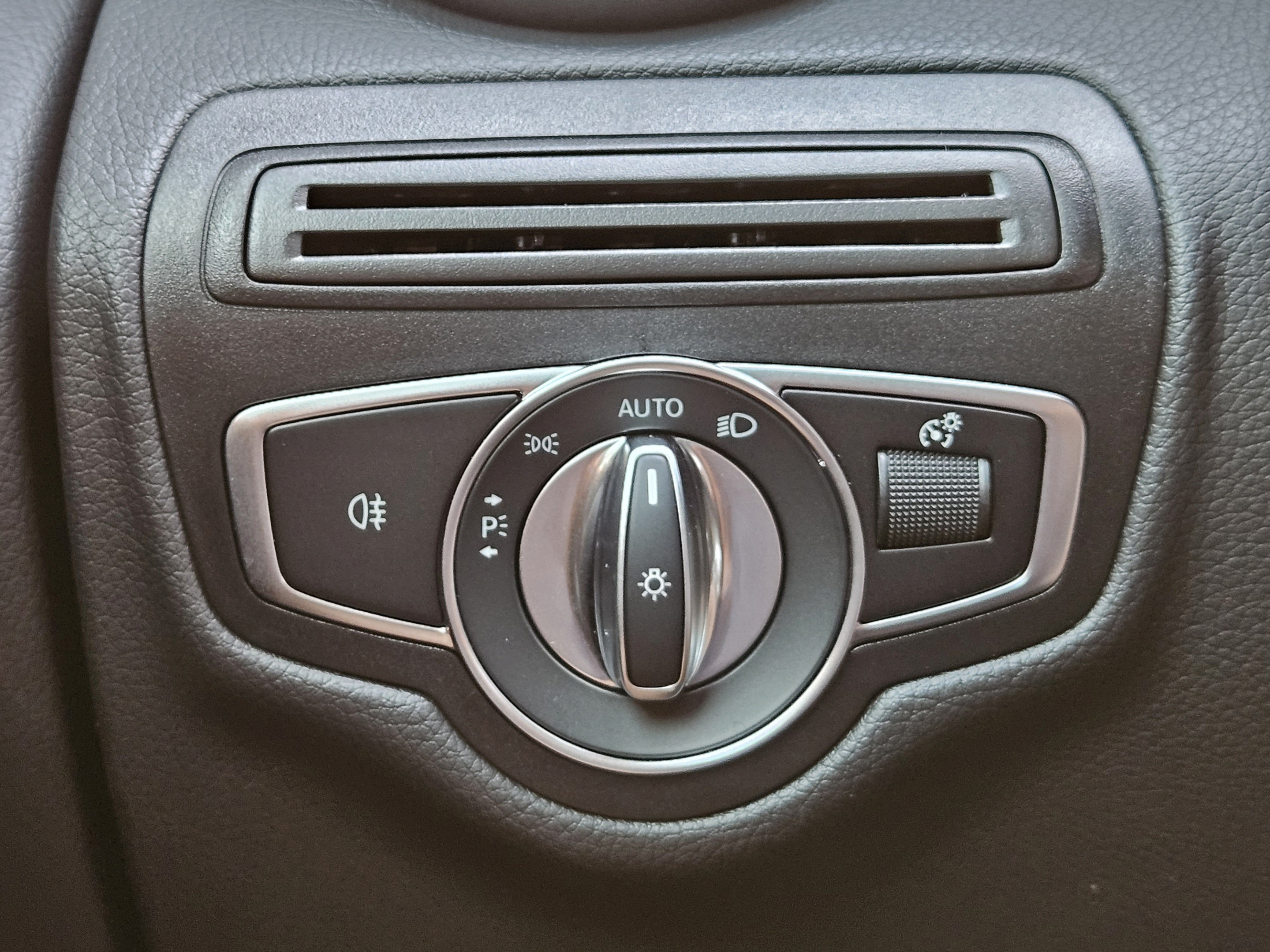 Used 2023 Mercedes-Benz GLC 300 4MATIC Coupe image 19