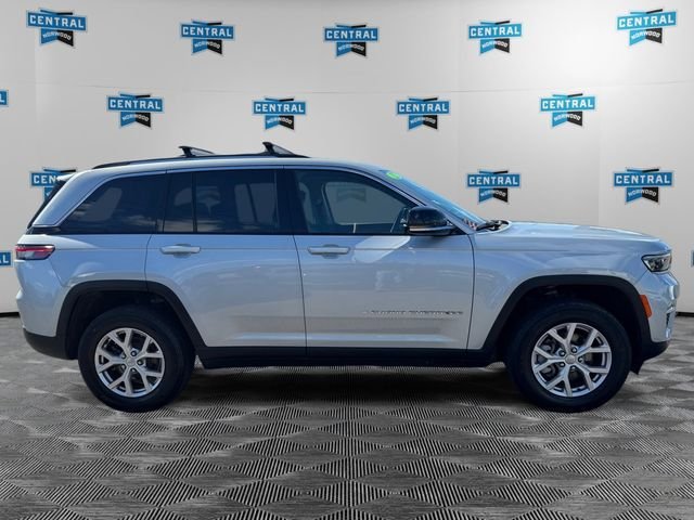 Used 2022 Jeep Grand Cherokee Limited AWD/4WD image 7
