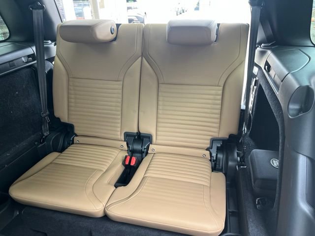 Certified 2025 Land Rover Discovery Dynamic SE AWD/4WD image 11