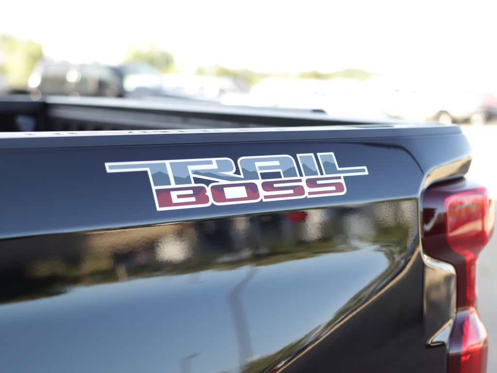 Used 2023 Chevrolet Silverado 1500 Custom Trail Boss w/ LPO, Dark Essentials Package AWD/4WD image 33