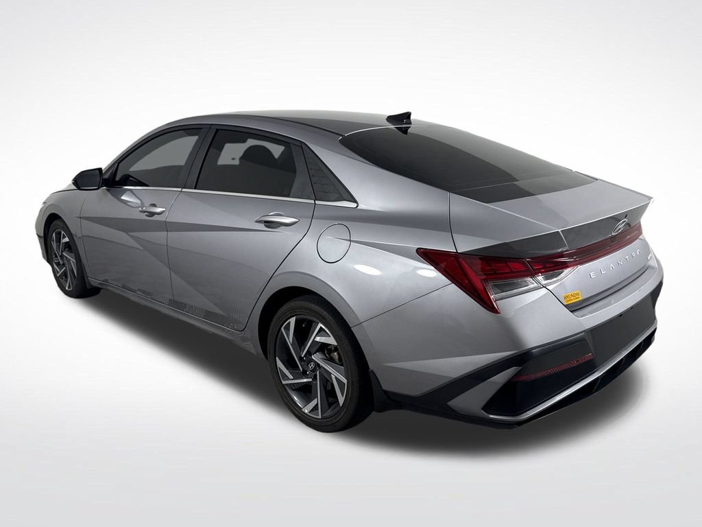 Certified 2025 Hyundai Elantra Limited FWD image 6