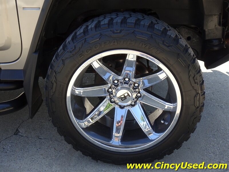 Used 2004 HUMMER H2 w/ Preferred Equipment Group AWD/4WD image 37