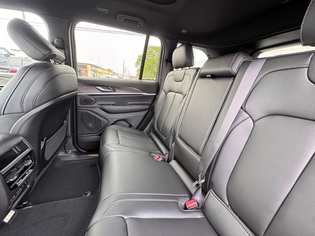 New 2026 Jeep Grand Cherokee Limited w/ Limited Altitude Package AWD/4WD image 16