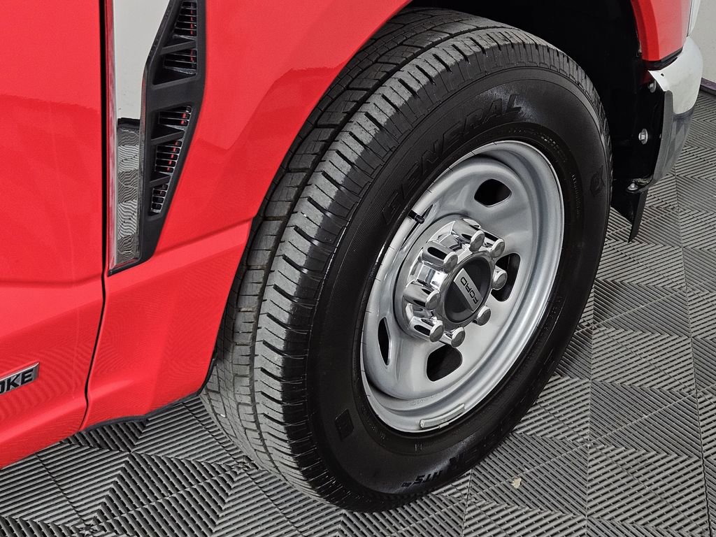 Used 2025 Ford F350 XL w/ XL Chrome Package image 8