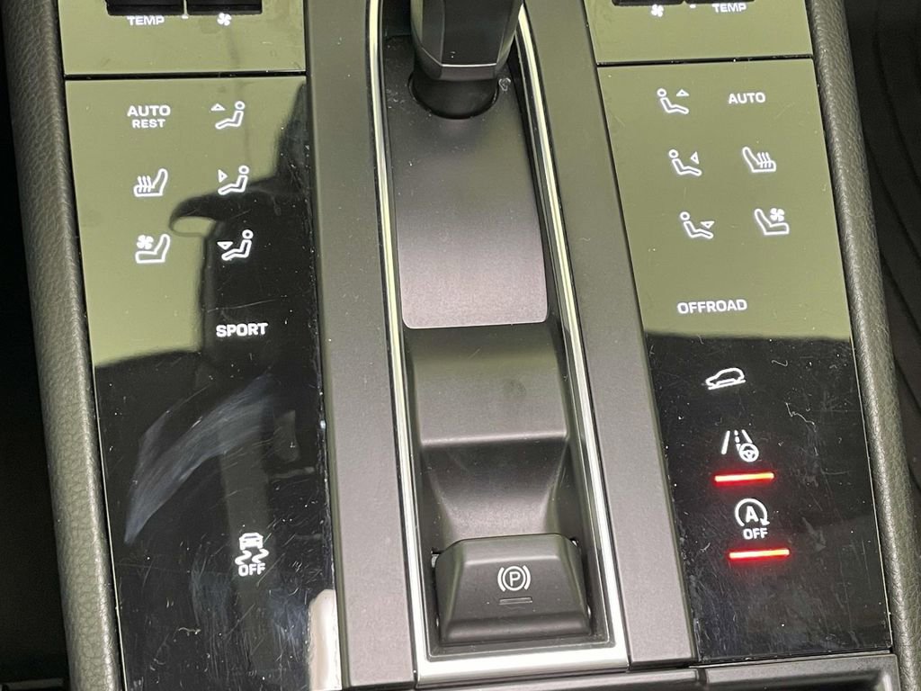 Certified 2023 Porsche Macan image 33