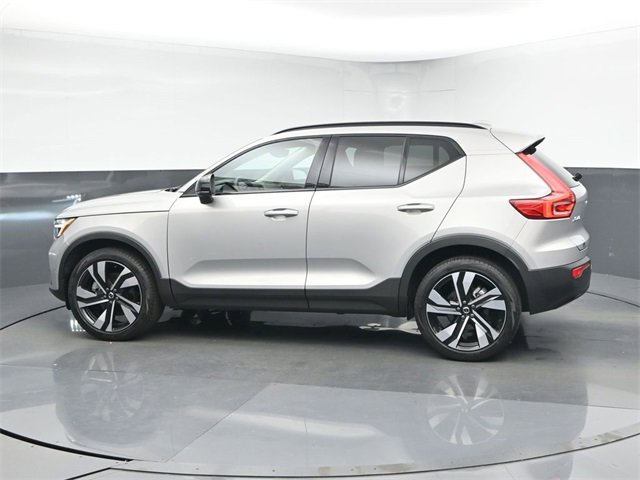 Used 2024 Volvo XC40 B5 Plus w/ Protection Package Premier image 5