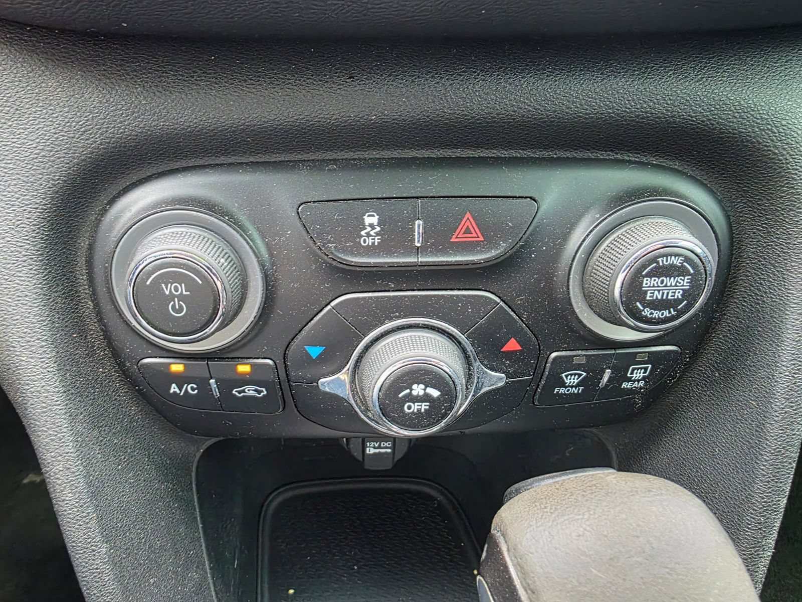 Used 2015 Dodge Dart SXT FWD image 16