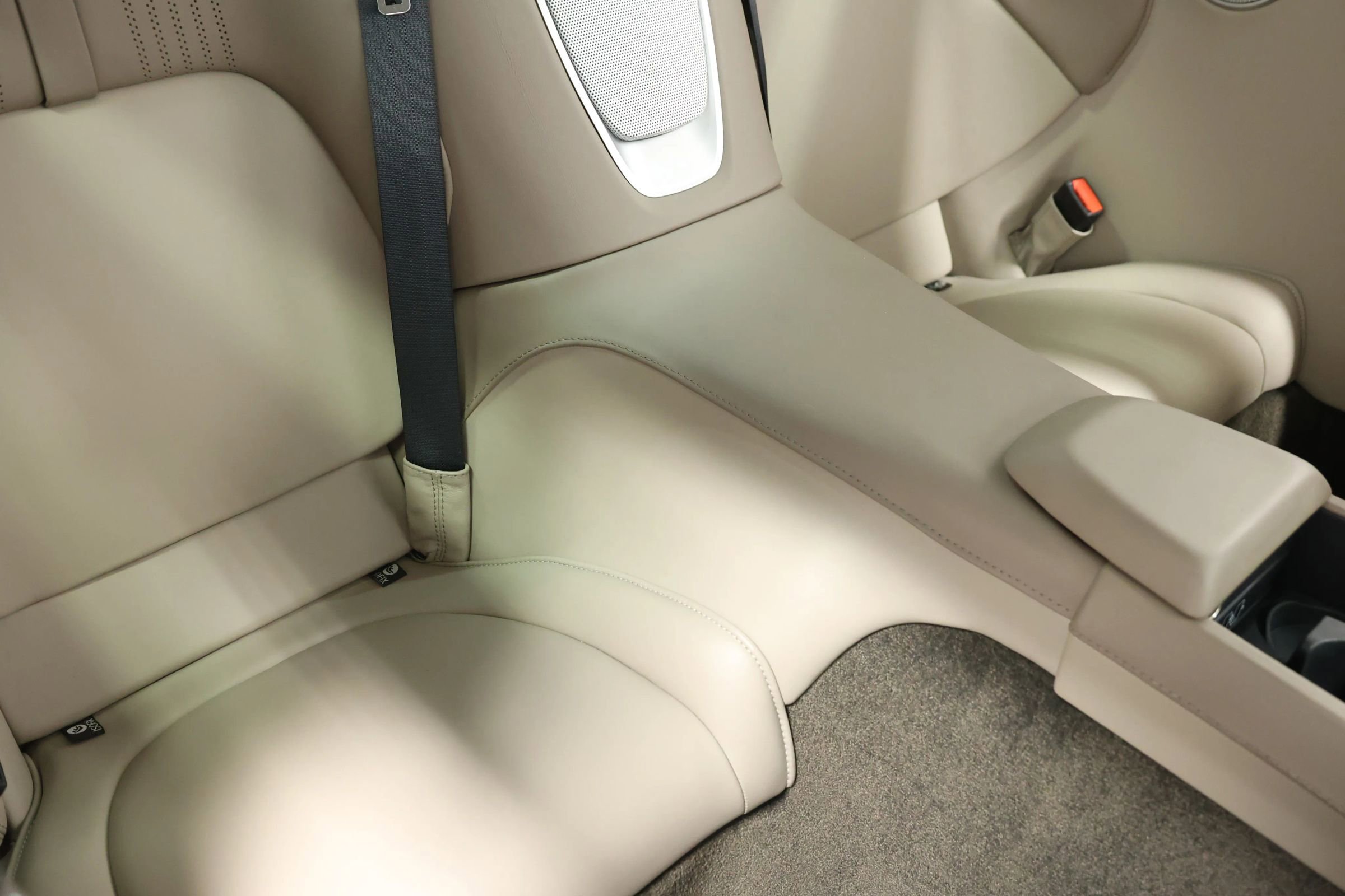 Used 2018 Aston Martin DB11 Coupe image 61