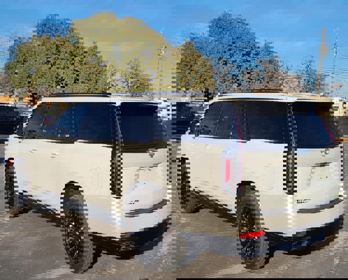 Used 2024 Cadillac Escalade ESV Sport Platinum w/ LPO, ONYX Package image 9