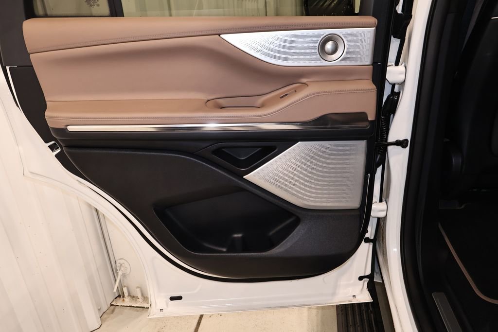 Used 2025 Lincoln Navigator Black Label image 14
