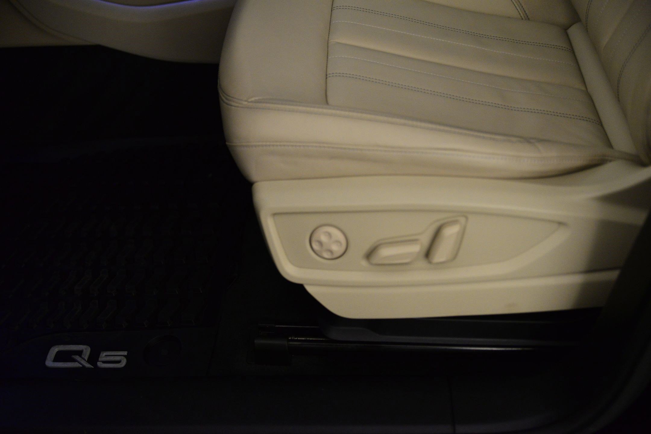 Certified 2025 Audi Q5 2.0T Premium image 27