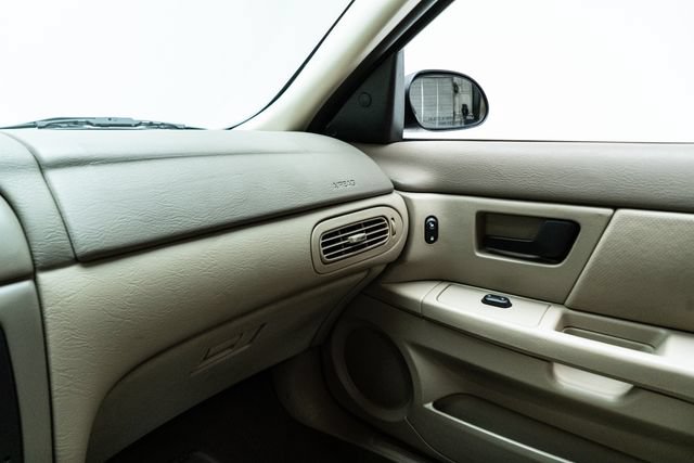 Used 2003 Ford Taurus SE FWD image 25