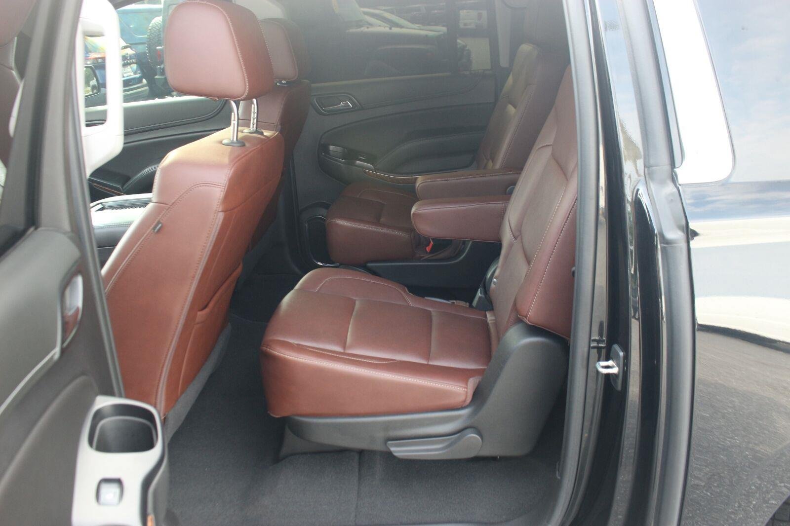 Used 2020 Chevrolet Suburban Premier w/ Premier Plus Edition AWD/4WD image 36