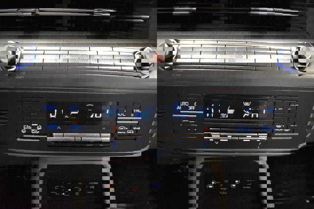 Used 2025 Hyundai Kona SEL image 27