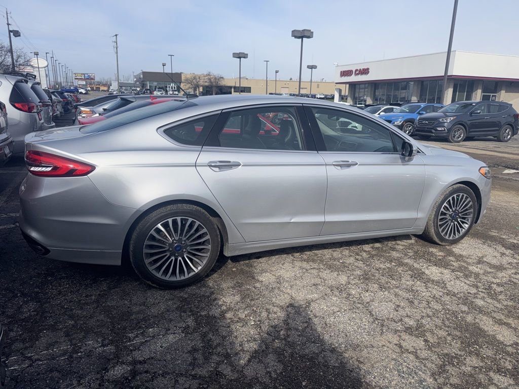 Used 2017 Ford Fusion SE image 3