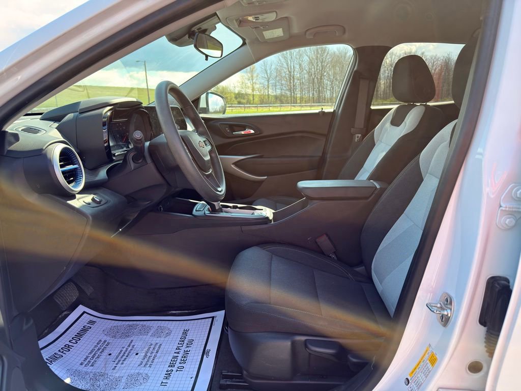 Used 2024 Chevrolet Trax LS w/ LS Convenience Package image 2