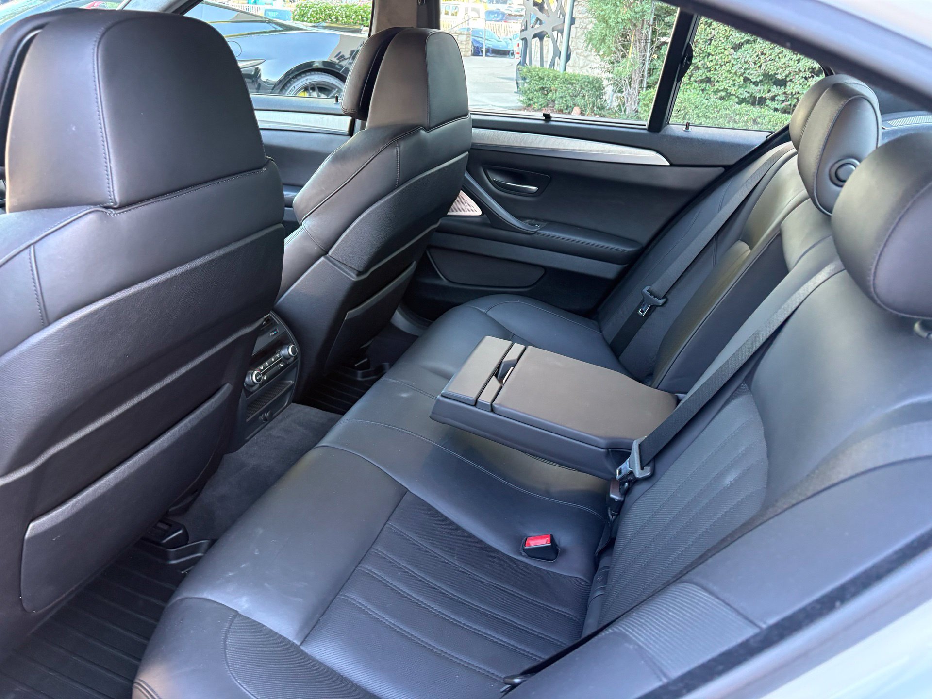 Used 2013 BMW M5 w/ Executive Pkg RWD image 7
