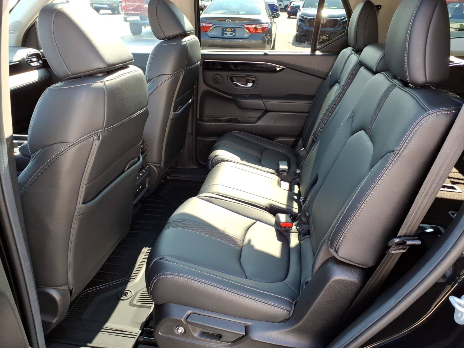 Certified 2025 Honda Pilot Touring image 8