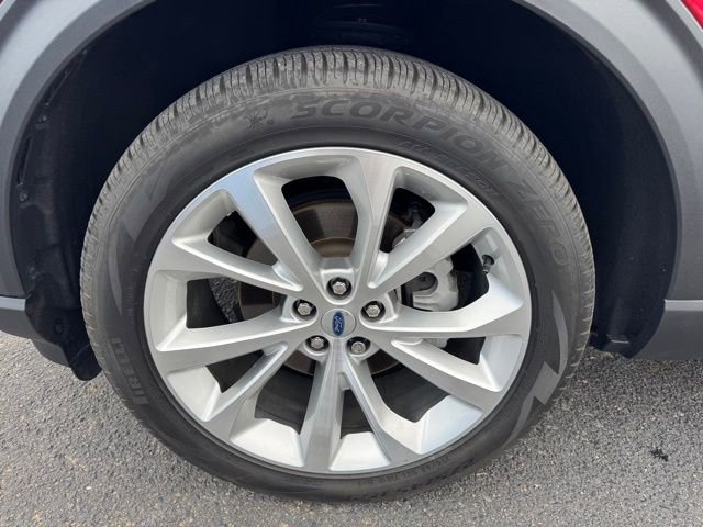 Used 2023 Ford Explorer Platinum w/ Technology Package image 12