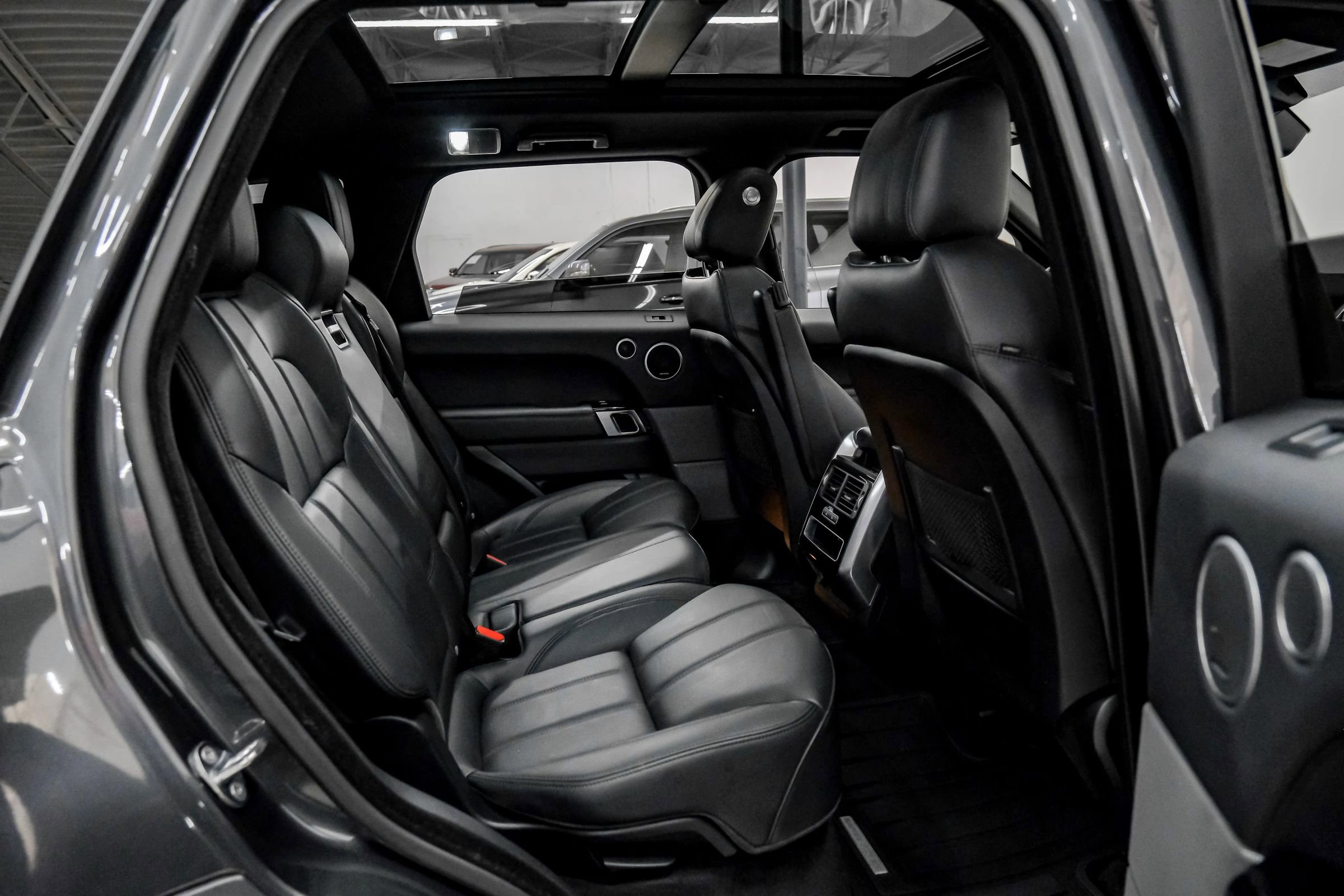 Used 2017 Land Rover Range Rover Sport HSE image 33