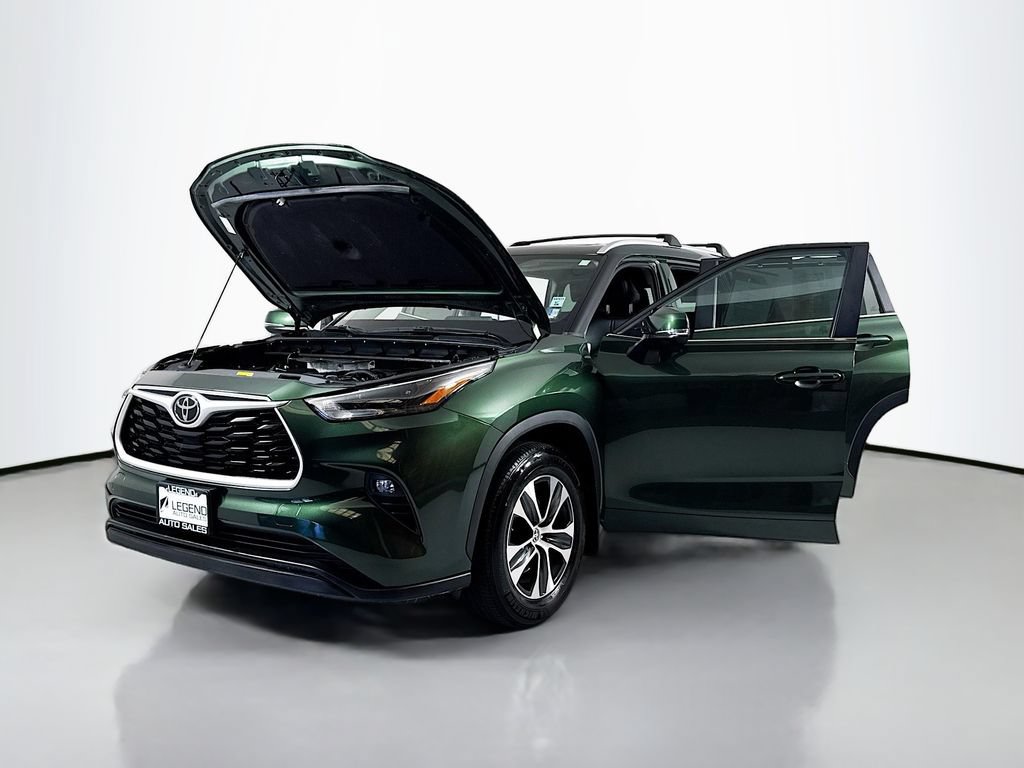Used 2023 Toyota Highlander XLE AWD/4WD image 22