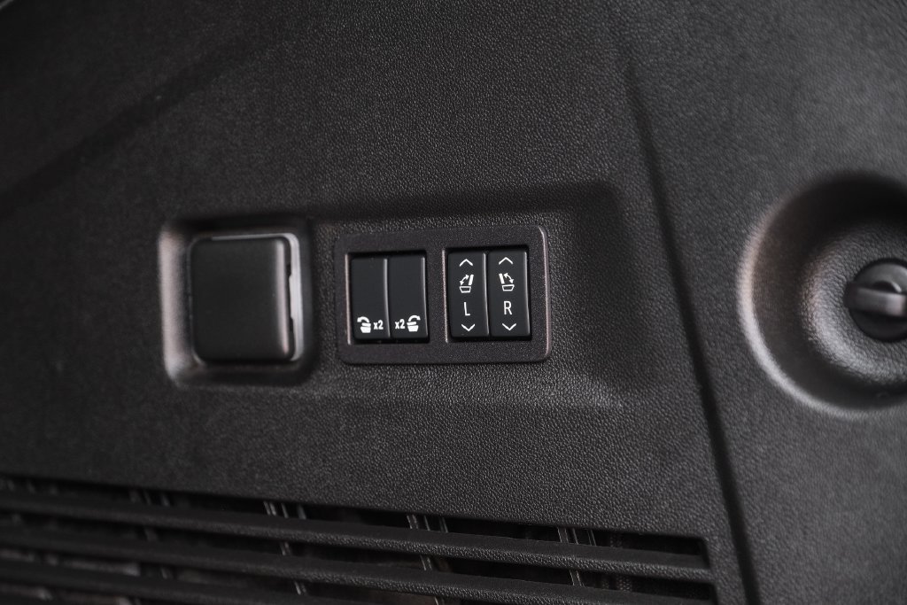Used 2026 Chevrolet Suburban Premier RWD image 58